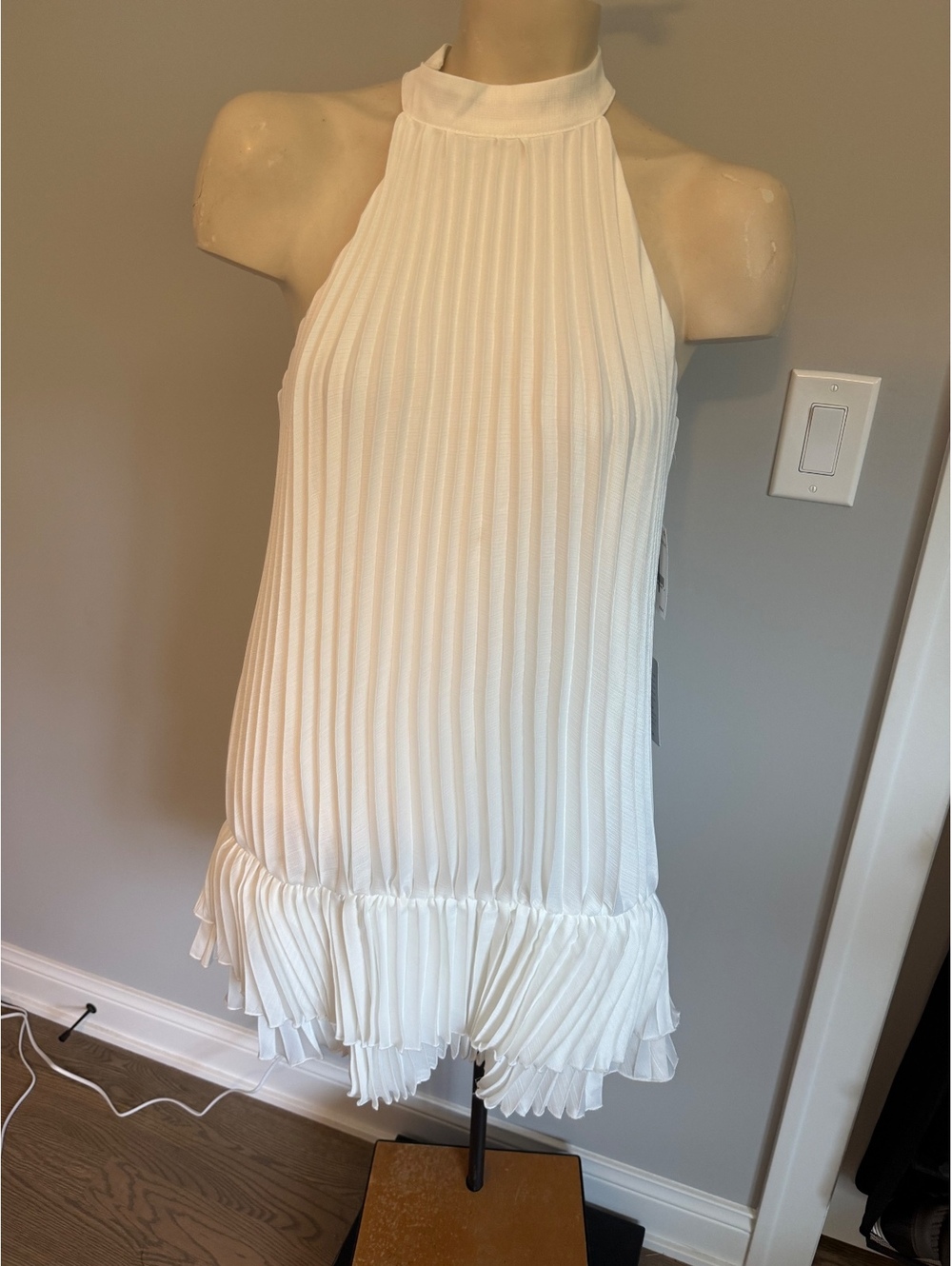 Adelyn Rae Ivory Pleated Halter Dress Size Small